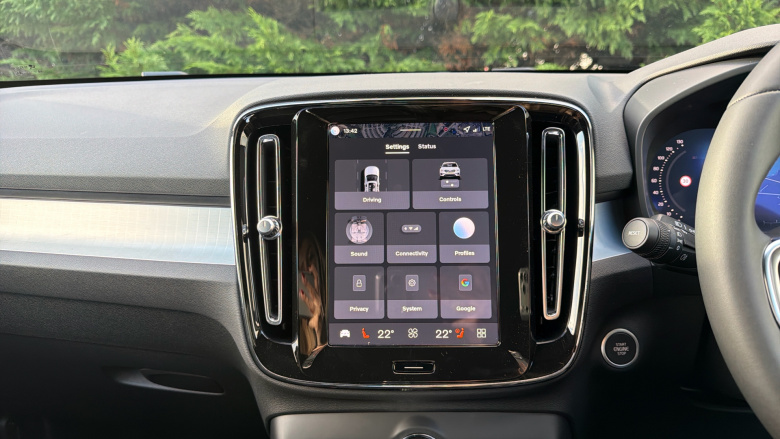 Volvo XC40 2.0 B3P Plus Dark 5dr Auto Petrol Estate